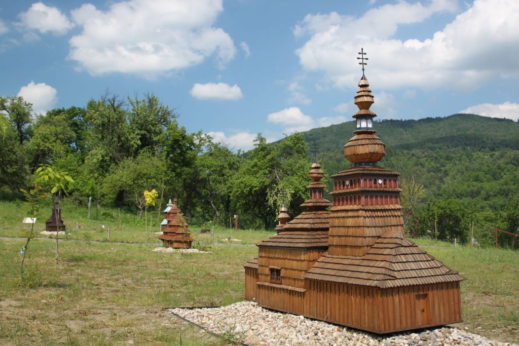 Miniskanzen drevených kostolíkov, Ľutina