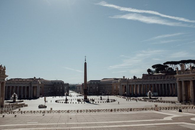 Svätopeterské námestie